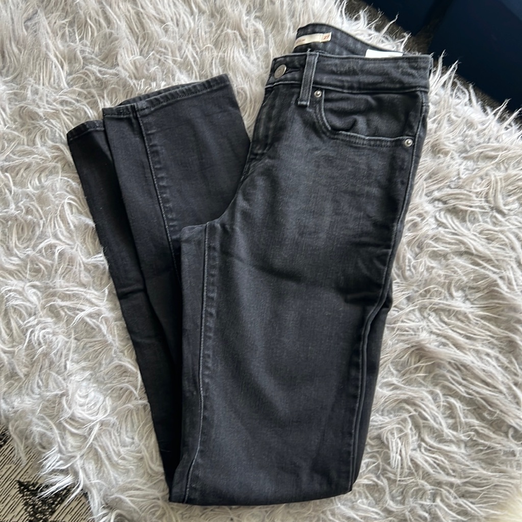 Levis 712